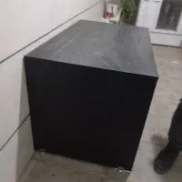 میز اداری و کامپیوتر