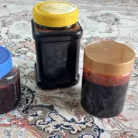 شیره انگور و سرکه طبیعی خانگی موجود می‌باشد