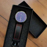 گردنبند و ساعت و عینک شنا و وسایل رزمی