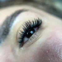 اکستنشن مژه حرفه‌ای بامواد درجه‌یک