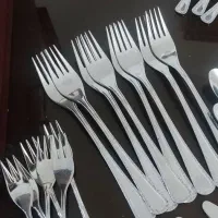 چنگال ناب استیل مدل برلین ناقصی داره