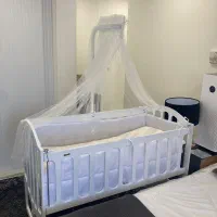 تخت کنار مادر سفید نو