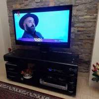 تلویزیون و میز