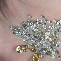 سنگ های یمنی ، زمرد زامبیا و الماس روسی