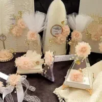 ست بله برون، یادبود، گیفت، سینی حنا