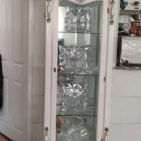 بوفه سفیدرنگ