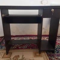 میز کامپیوتر تمیز و سالم