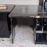 سه عدد میز کامپیوتر همراه با کمد کناری