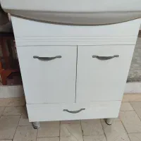 روشویی کابینت دار باشیر اهرمی  سالم و تمیز