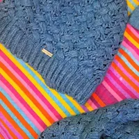 شال و کلاه در حد نو قیمت ۱۰۰ هزار