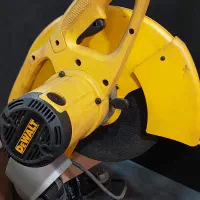 پروفیل بر دیوالت اصلی ، هندی نیست