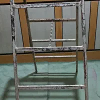 چهار پایه فلزی