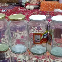 ۱۲۰عدد شیشه ربع دارم