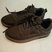 کفش کتانی کاملا نو سایز ۴۲
