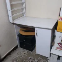 میز ناخن کار یا میز مطالعه همراه با استند