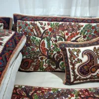 یک کناره یک جفت پشتی دوتا کوسن