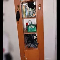 قفسه کتاب و کفش