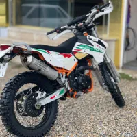 فلات ۲۵۰ طرح کی تی ام|موتورسیکلت|چوبر, |دیوار