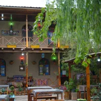 استخدام کارگر برای اقامتگاه بومگردی