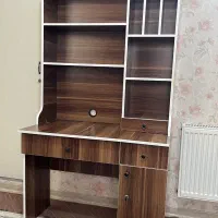 کتابخانه و میز آرایش