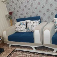 مبل راحتی ۷ نفره به همراه ۲عدد عسلی شیک  در حد نو