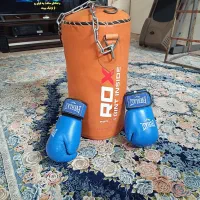 کیسه بوکس و دستکش بوکس