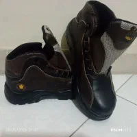 کفش ایمنی چرم طبیعی سایز ۴۳