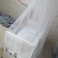 تخت کنار مادر