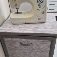 چرخ خیاطی و میز