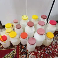 تعدادی بشکه برای ترشی و لبنیات