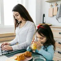 کار در منزل با گوشی موبایل