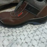 تعدادی کفش نو ایمنی یحیی اصل سایز ۴۰ ۴۲