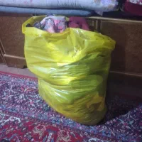 یک کیسه بزرگ لباس زنانه رایگان برای نیازمندان