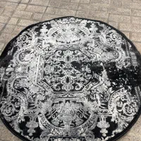 فرش های گرد یک نیم در یک نیم|فرش|ری, شهید غیوری (ابن باویه)|دیوار