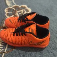 کتونی درجه یک۳۳ کفش ورزشی فوتبالی ۳۳ درحد نو|کیف، کفش، کمربند|قرچک, صالح آباد|دیوار