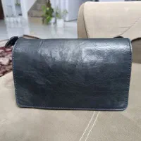 کیف چرم گاوی درحد نو سالم بدون پارگی قیمت توافقی