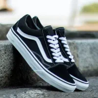 ونس اولد اسکول دارای ۱۰ رنگ