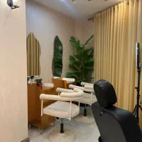 استخدام نیروی آرایشگر|استخدام درمانی، زیبایی، بهداشتی|رشت, معلم|دیوار