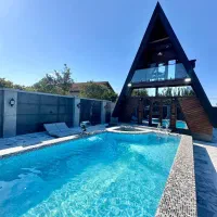 اجاره کلبه سویسی استخر روباز  چهارفصل