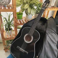گیتار مشکی