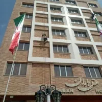 کار در ارتفاع بدون داربست،شست وشو،نانو،پیچ نما|خدمات پیشه و مهارت|اصفهان, باغ نگاره|دیوار