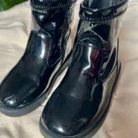 بوت بچگانه زارا و لباس جین ترک