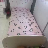 تخت و کمد نوجوان یا سیسمونی