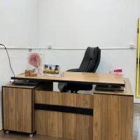 میز و صندلی و آینه قدی چراغ دار|آرایشگاه و سالنهای زیبایی|ابهر, |دیوار