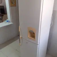 یخچال ۲۴ فوت اصل LG ( روشن و سالم )