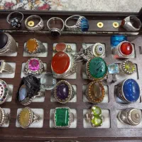 فقط پول نقد...نقد معامله میکنم و فقط دو روز بندرم