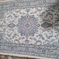 یک فرش دست بافت