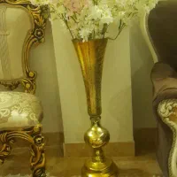 گلدان همراه با گل