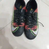 کفش فوتسال یا سالن