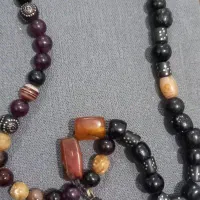 گردنی از سنگها قدیمی عتیقه